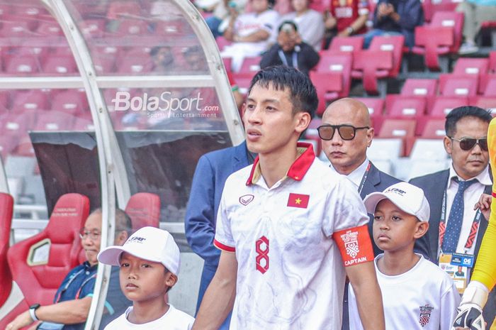 Kapten timnas Vietnam, Do Hung Dung, sedang memasuki lapangan bertanding dalam laga leg pertama semifinal Piala AFF 2022 di Stadion Gelora Bung Karno, Senayan, Jakarta, 6 Januari 2023.