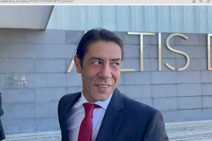 Presiden Benfica sekaligus legenda AC Milan, Manuel Rui Costa.