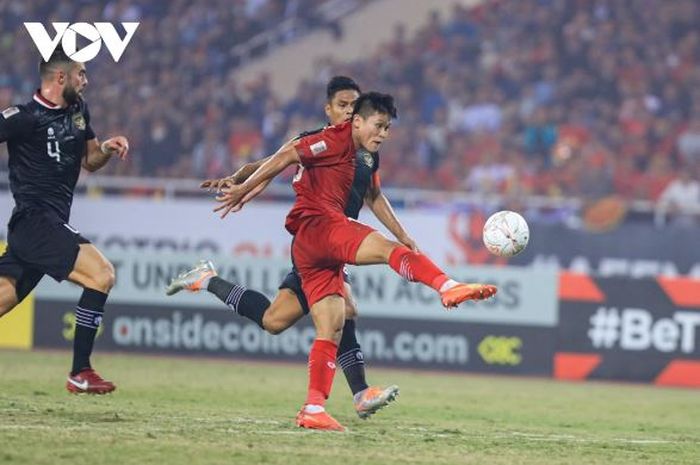 Pemain Timnas Vietnam, Pham Tuan Hai, melepaskan tendangan ke gawang Timnas Indonesia di laga leg kedua semifinal Piala AFF 2022.