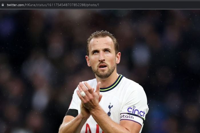 Penyerang Tottenham Hotspur, Harry Kane, diyakini Gary Neville sebagai rekrutan yang bagus untuk Manchester United