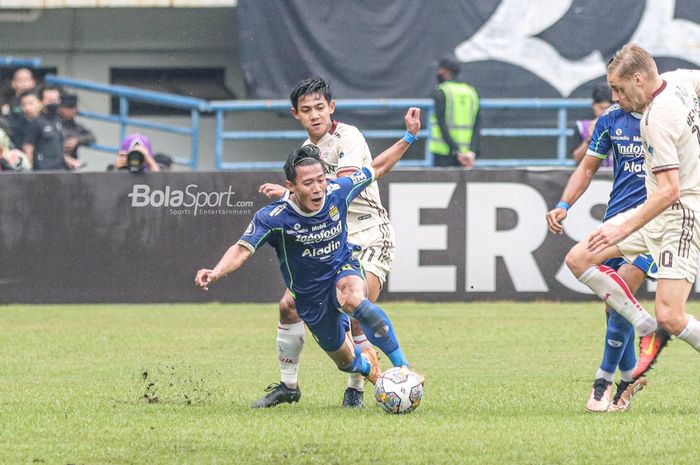 Pertandingan Persib Bandung melawan Persija Jakarta dalam laga tunda Liga 1 2022-2023 di Stadion Gelora Bandung Lautan Api (GBLA), Bandung, Rabu (11/1/2023).