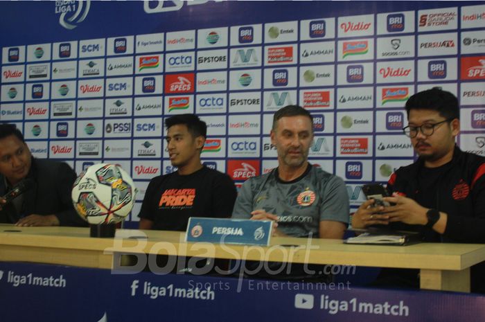 Pelatih Persija Jakarta, Thomas Doll, dan Hanif Sjahbandi