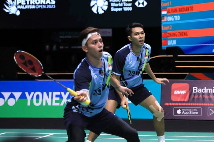 Pasangan ganda putra Indonesia, Fajar Alfian/Muhammad Rian Ardianto, pada babak perempat final Malaysia Open 2023 di Axiata Arena, Kuala Lumpur, Jumat (13/1/2023).