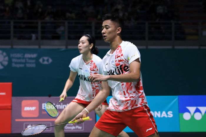 Pasangan ganda campuran Indonesia, Dejan Ferdinansyah/Gloria Emanuelle Widjaja,  pada babak perempat final Malaysia Open 2023 di Axiata Arena, Kuala Lumpur, Jumat 13/1/2023).