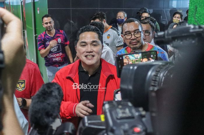 Menteri BUMN (Badan Usaha Milik Negara), Erick Thohir, saat mendaftar sebagai calon Ketua Umum PSSI periode 2023-2027 di GBK Arena, Senayan, Jakarta, 15 Januari 2023.