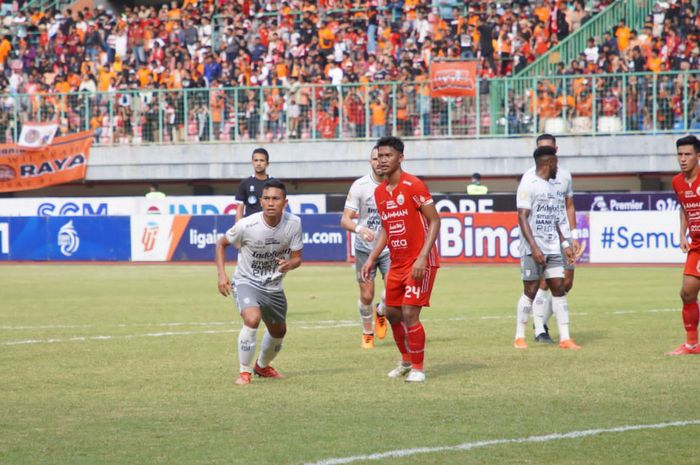 Suasana pertandingan antara Persija Jakarta versus Bali United pada laga pekan ke-18 Liga 1 2022/2023 di Stadion Candra Bhaga, Bekasi, Minggu (15/1/2023).