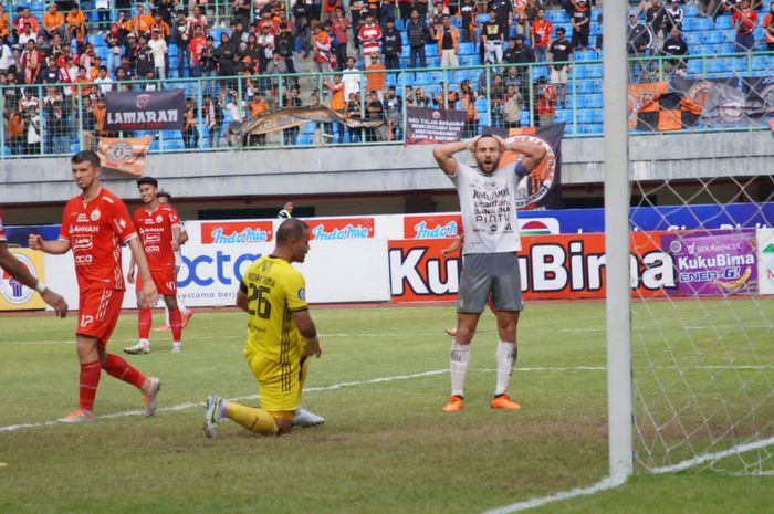 Pemain Bali United, Ilija Spasojevic dalam laga melawan Persija Jakarta pada pekan ke-18 Liga 1 2022/2023 di Stadion Candra Bhaga, Bekasi, Minggu (15/1/2023).