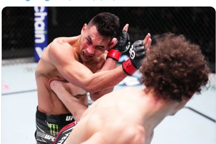 Jagoan Rusia, Roman Kopylov melepas tendangan ke arah lawannya Punahele Soriano pada UFC Vegas 67, Minggu pagi (15/1/2023) WIB di Las Vegas, Nevada, Amerika Serikat.