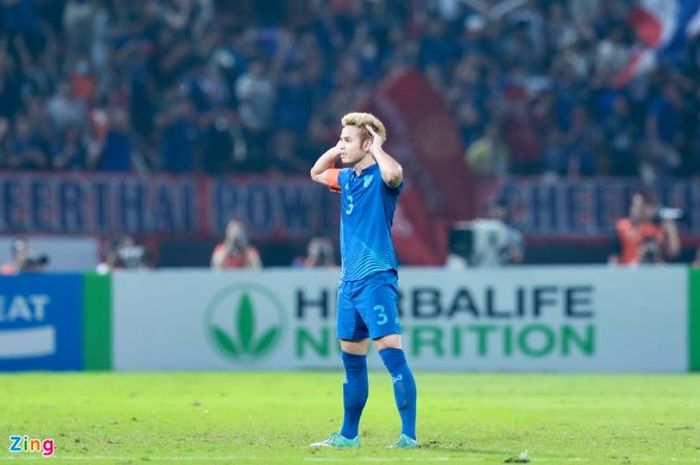 Pemain Timnas Thailand, Theerathon Bunmathan, melakukan selebrasi ala Lionel Messi usai mencetak gol ke gawang Timnas Vietnam di final Piala AFF 2022.