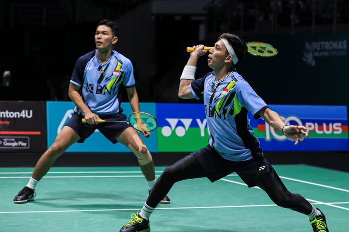 Aksi ganda putra Indonesia, Fajar Alfian/Muhammad Rian Ardianto beraksi pada final Malaysia Open 2023