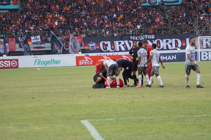 Cidera Muhammad Ferarri saat pertandingan Persija Jakarta vs Bali United