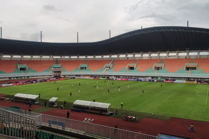 Suasana pertandingan RANS Nusantara FC vs PSIS Semarang di Stadion Pakansari, Bogor, Senin (16/1/2023)