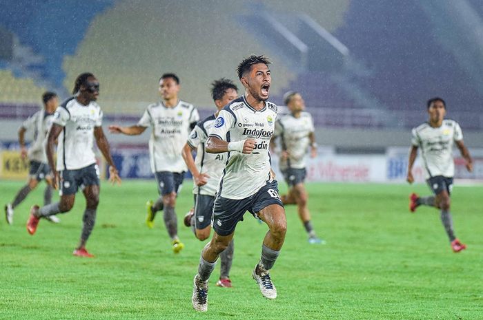 Bek Persib Bandung, Daisuke Sato.