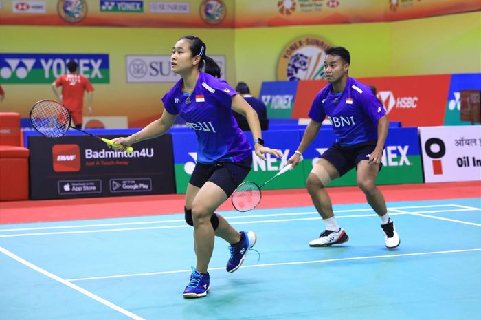 Pasangan ganda campuran Indonesia, Rehan Naufal Kusharjanto/Lisa Ayu Kusumawati, pada babak pertama India Open 2023 di KD Jadhav Indoor Hall, New Delhi, Selasa (17/1/2023).