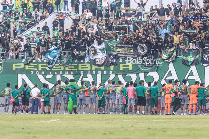 Pelatih Persebaya Surabaya, Aji Santoso wajib berbenah dari kekalahan telak Bali United menjelang laga melawan pemuncak klasemen PSM Makassar.