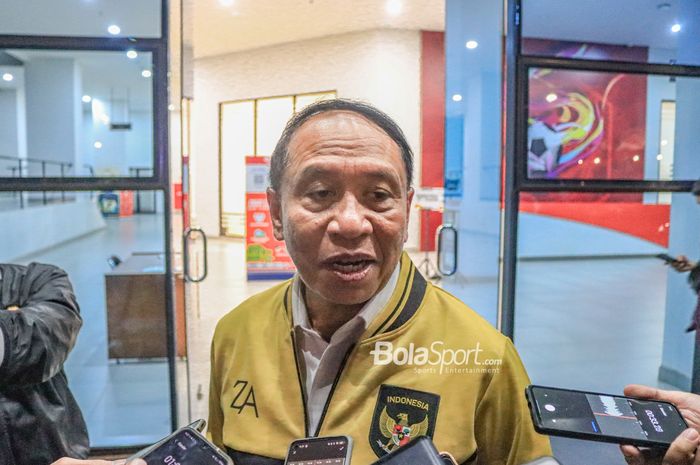 Menteri Pemuda dan Olahraga Republik Indonesia, Zainudin Amali, sedang memberikan keterangan kepada awak media di GBK Arena, Senayan, Jakarta, 19 Januari 2023.