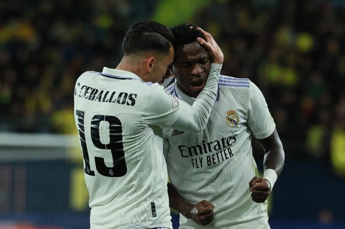 Dani Ceballos (kiri) bernasib sial karena tak dipercaya Real Madrid dan ditolak oleh mantan klubnya.