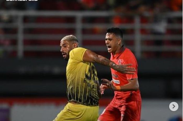 Suasana pertandingan Borneo FC versus Barito Putera pada laga Liga 1 2022-2023.