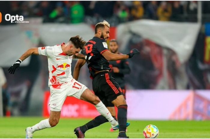 Pemain Bayern Muenchen, Eric Maxim  Choupo-Moting (kiri), berhasil mencetak 1 gol dalam laga pekan ke-16  Liga Jerman 2022-2023 antara RB Leipzig vs Bayern Muenchen, Sabtu (21/1/2023).