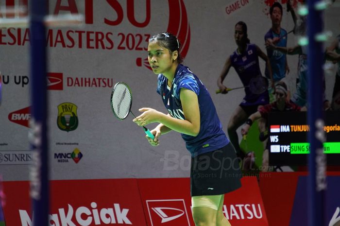 Tunggal putri tanah air, Gregoria Mariska Tunjung, saat bertanding melawan Sung Shuo Yun (Taiwan) pada babak pertama Indonesia Masters 2023 di Istora Senayan, Jakarta, Rabu (25/1/2023).