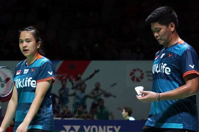 Pasangan ganda campuran Indonesia, Praveen Jordan/Melati Daeva Oktavianti pada pertandingan babak pertama Indonesia Masters 2023, di Istora Gelora Bung Karno, Senayan Jakarta Pusat pada hari Rabu (25/1/2023)