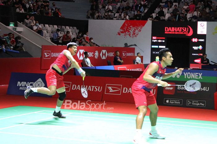 Aksi ganda putra Indonesia Pramudya Kusumawardana/Yeremia Erich Yoche Yacob Rambitan pada babak pertama Indonesia Masters 2023, Selasa (24/1/2023)