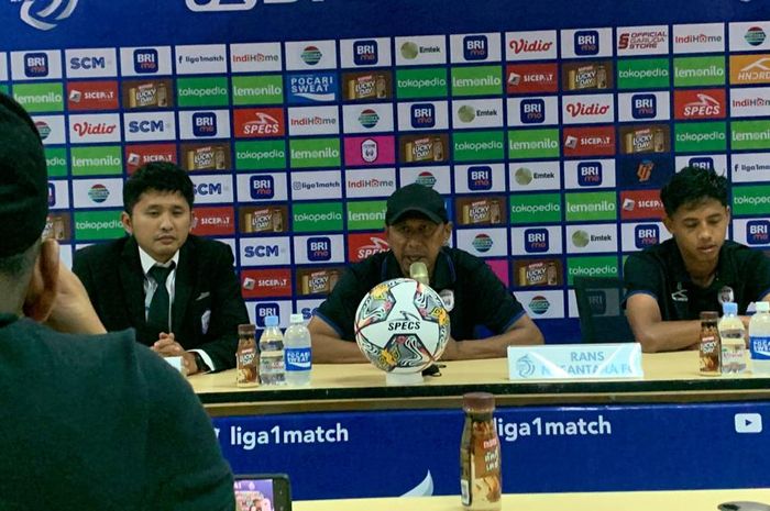 Rahmad Darmawan seusai RANS Nusantara FC bermain imbang 4-4 kontra Bali United dalam pekan ke-20 Liga 1 2022/2023 di Stadion Pakansari, Cibinong, Kabupaten Bogor, Jawa Barat, Rabu (25/1/2023).