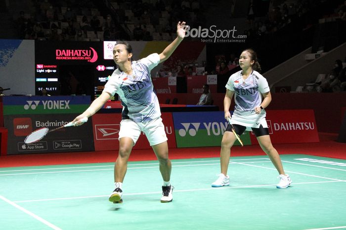 Pasangan ganda putri tanah air, Meilysa Trias Puspita Sari/Rachel Alessya Rose saat bertanding melawan Francesca Corbett/Allison Lee (Amerika Serikat) pada babak pertama Indonesia Masters 2023 di Istora Senayan, Jakarta, Rabu (25/1/2023).