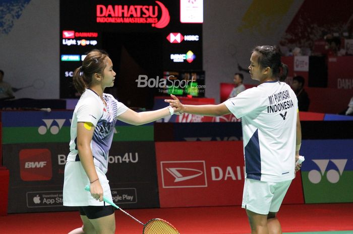 Pasangan ganda putri tanah air, Meilysa Trias Puspita Sari/Rachel Alessya Rose saat bertanding melawan Francesca Corbett/Allison Lee (Amerika Serikat) pada babak pertama Indonesia Masters 2023 di Istora Senayan, Jakarta, Rabu (25/1/2023).