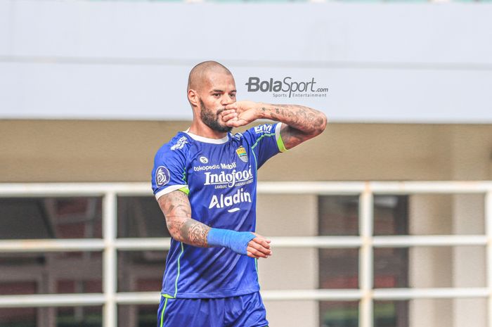 Penyerang Persib Bandung, David Da Silva, melakukan selebrasi seusai mencetak gol dalam laga pekan ke-20 Liga 1 2022 di Stadion Pakansari, Bogor, Jawa Barat, 26 Januari 2023.