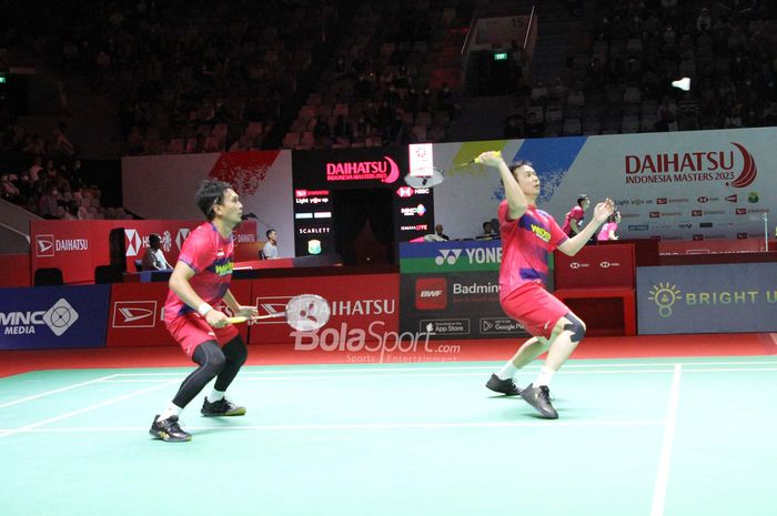 Pasangan ganda putra Indonesia, Mohammad Ahsan/Hendra Setiawan, saat melawan Leo Rolly Carnando/Daniel Marthin pada babak 16 besar Indonesia Masters 2023 di Istora Senayan, Jakarta, Kamis (26/1/2023).