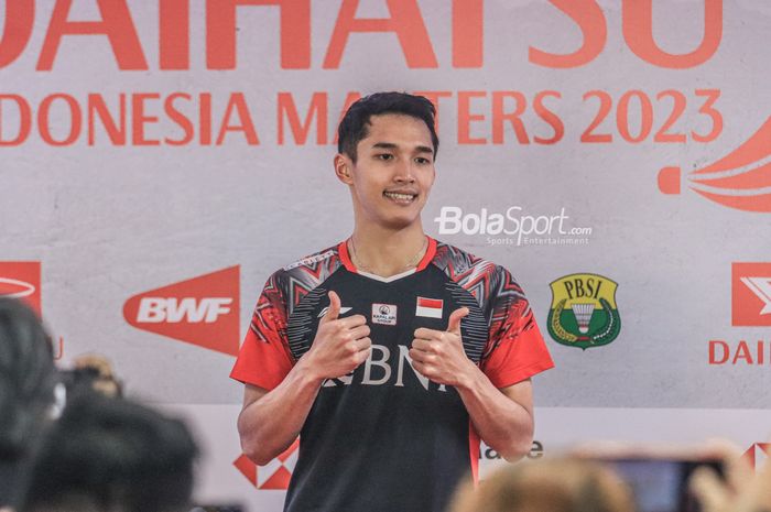 Tunggal putra Indonesia, Jonatan Christie, saat jumpa pers pasca laga semifinal Indonesia Masters 2023 di Istora Senayan, Jakarta, Sabtu (28/1/2023).