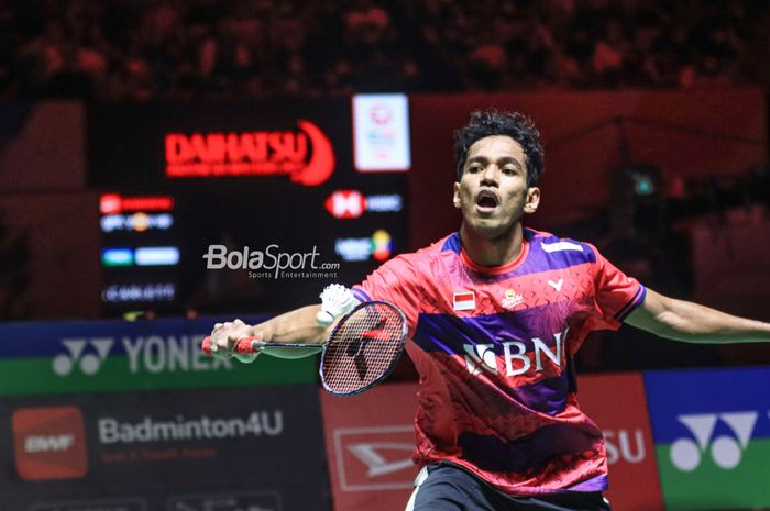 Atlet bulu tangkia tunggal putra Indonesia, Chico Aura Dwi Wardoyo, saat bertanding dalam laga semifinal Indonesia Masters 2023 di Istora Senayan, Jakarta, 28 Januari 2023.