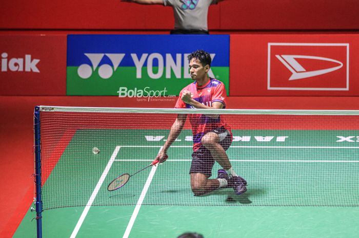 Atlet bulu tangkia tunggal putra Indonesia, Chico Aura Dwi Wardoyo, saat bertanding dalam laga semifinal Indonesia Masters 2023 di Istora Senayan, Jakarta, 28 Januari 2023.