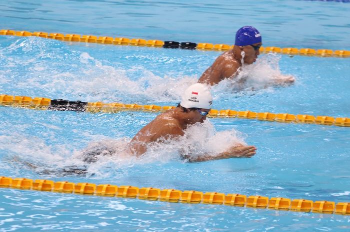 Suasana pertandingan Indonesia vs Singapura dalam Southeast Asian Swimming Dual Meet Series yang di Stadion Akuatik, Gelora Bung Karno, Jakarta, Sabtu (28/1/2023).