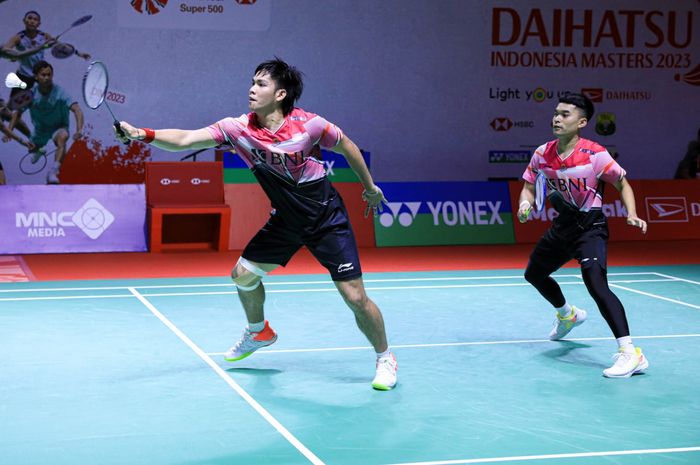 Pasangan ganda putra Indonesia, Leo Rolly Carnando/Daniel Marthin, pada perempat final Indonesia Masters 2023 di Istora Senayan, Jakarta, Jumat (27/1/2023).