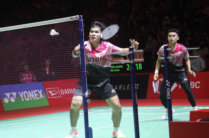 Ganda Putra Indonesia, Leo Rolly Carnando (Kanan), Daniel Marthin (Kiri). Ganda Putra Indonesia lolos babak final dan menjadi juara ganda putra pada Indonesia Masters 2023