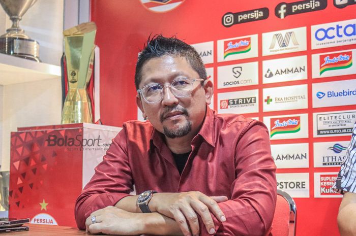 Presiden Persija Jakarta, Mohamad Prapanca, saat menghadiri sesi jumpa pers di Kantor Persija, Rasuna Said, Jakarta, 30 Januari 2023.