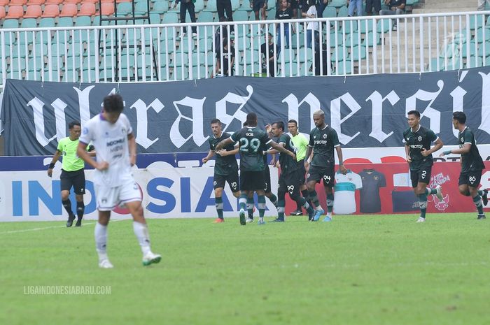 Selebrasi gol Komarodin, Persikabo 1973 vs Persita Tangerang, di Stadion Pakansari, Bogor, Kamis (2/2/2023).