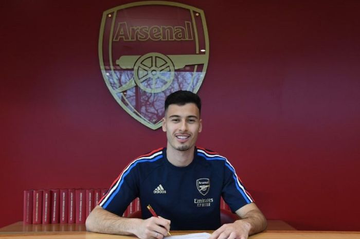 Arsenal resmi memperpanjang kontrak Gabriel Martinelli dan bertahan hingga tahun 2027 di Emirates Stadium.