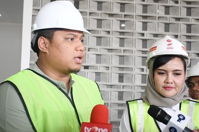 (Ki-ka) Jeremy Imanuel Santoso dan Sekjen Perbasi Nirmala Dewi yang ditemui disela-sela kegiatan Venue Visit Indonesia Arena, di kawasan Senayan, Jakarta, Rabu (07/02/23).