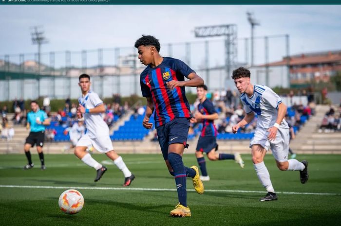 Pemain La Masia, Lamine Yamal, digadang-gadang sebagai The Next Lionel Messi di Barcelona.