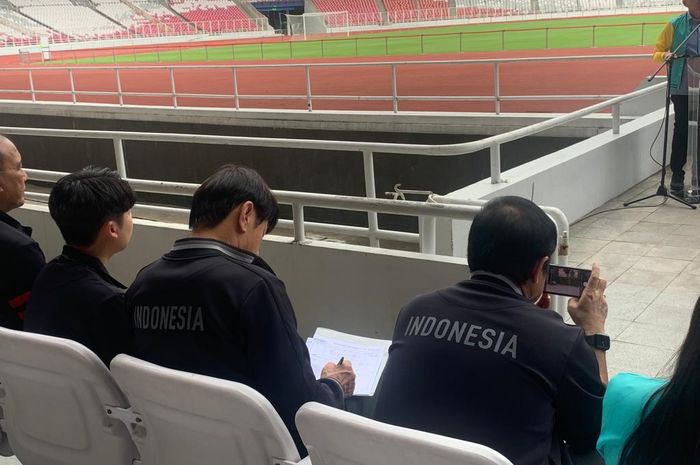 Pelatih timnas U-20 Indonesia, Shin Tae-yong, turut hadir dalam agenda jumpa pers 100 jelang Piala Dunia U-20 2023 di Stadion Utama Gelora Bung Karno (SUGBK), Senayan, Jakarta Pusat, Kamis (9/2/2023).