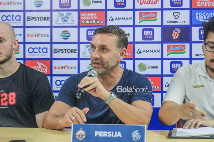 Pelatih Persija Jakarta, Thomas Doll, sedang memberikan keterangan kepada awak media seusai laga pekan ke-24 Liga 1 2022 di Stadion Patriot Candrabhaga, Bekasi, Jawa Barat, 12 Februari 2023.