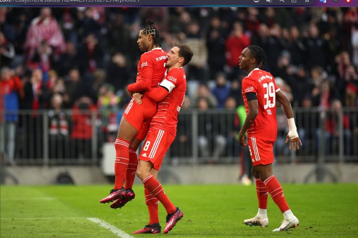 Para pemain Bayern Muenchen merayakan gol Serge Gnabry ke gawang VfL Bochum dalam matchday 20 Bundesliga 2022-2023 di Allianz Arena, Sabtu (11/2/2023).