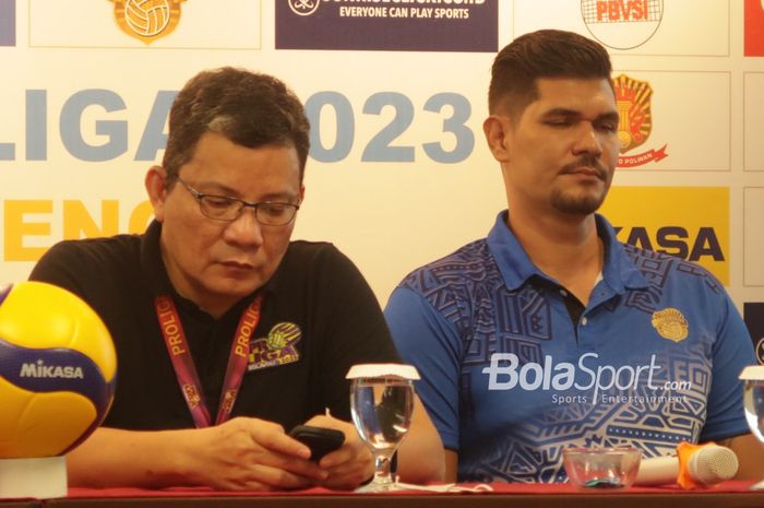 Pelatih Jakarta Bhayangkara Presisi, Reidel Toiran, pada konferensi pers jelang pekan keenam Proliga 2023 di Hotel Grand Keisha, Sleman, Yogykarta, Rabu, 15 Februari 2023