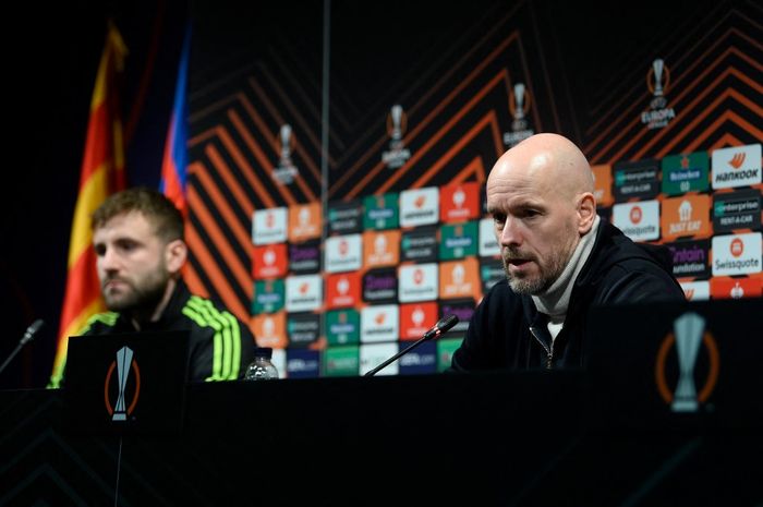 Erik ten Hag berbicara dalam konferensi pers di Stadion Camp Nou, Rabu (15/2/2023). Jelang Barcelona vs Manchester United, Ten Hag buat timnya jadi peraih kemenangan terbanyak di 5 liga top Eropa.