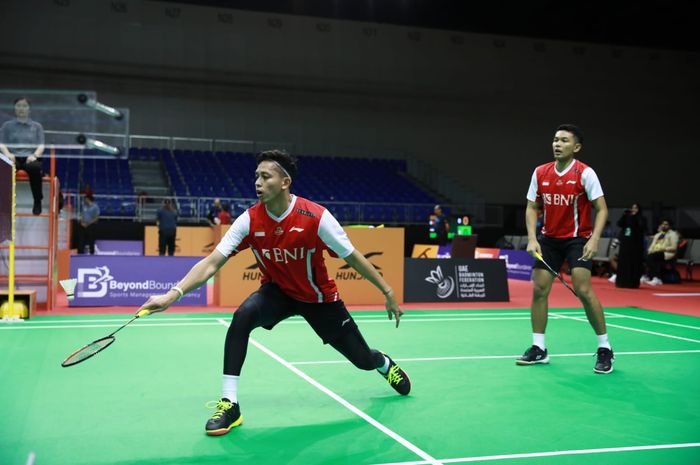 Pasangan ganda putra Indonesia, Fajar Alfian/Muhammad Rian Ardianto saat pertandingan Indonesia melawan Thailand pada Kejuaraan Beregu Campuran Asia 2023 di Dubai Exhibition Centre, Uni Emirat Arab, Kamis (16/2/2023)