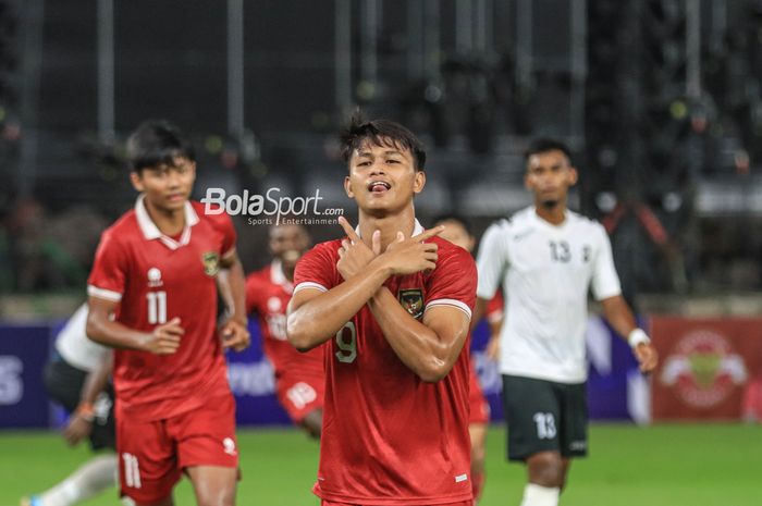 Hokky Caraka melakukan selebrasi setelah mencetak gol ke gawang Fiji di Stadion Utama Gelora Bung Karno, Jumat (17/2/2023).