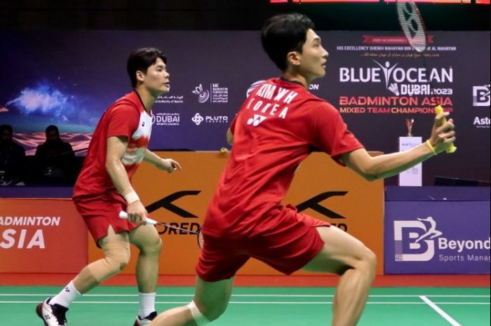 Ganda putra Korea Selatan, Kim Won-ho/Na Sung-seung saat tampil di semifinal Kejuaraan Beregu Campuran Asia 2023, di Dubai Exhibition Centre, Uni Emirat Arab, Sabtu (18/2/2023).